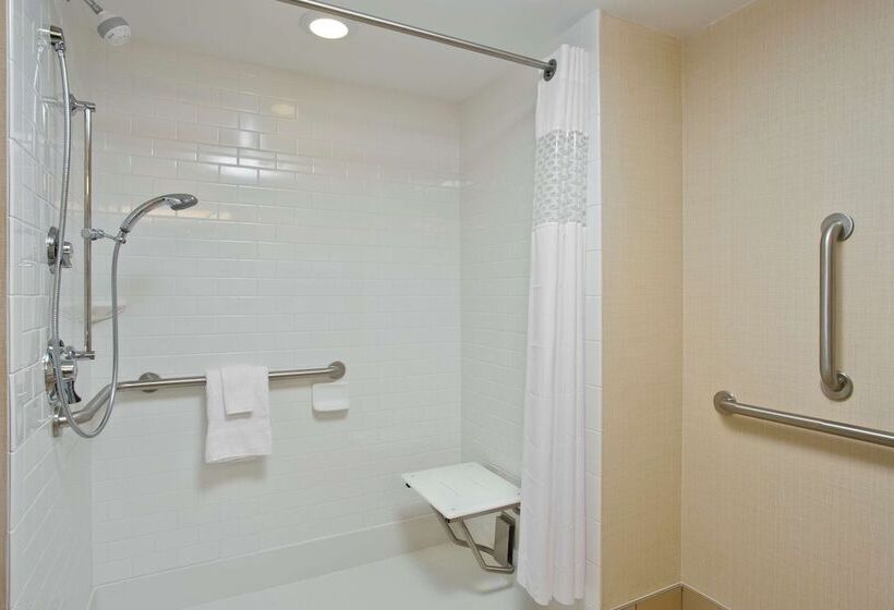 اتاق استاندارد با تخت دوبل برای معلولان, Hampton Inn & Suites Ocean City/bayfront Convention Center