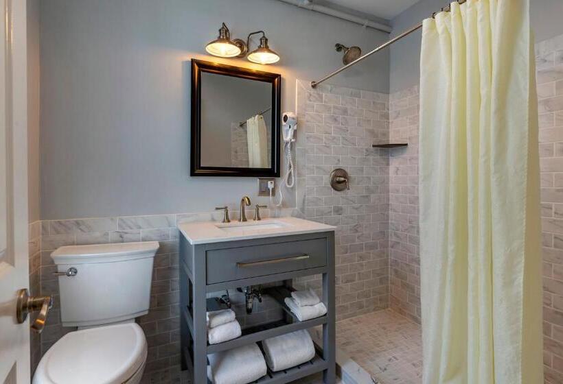 Люкс Кровать Кинг, Essex Street Inn & Suites, Ascend Hotel Collection