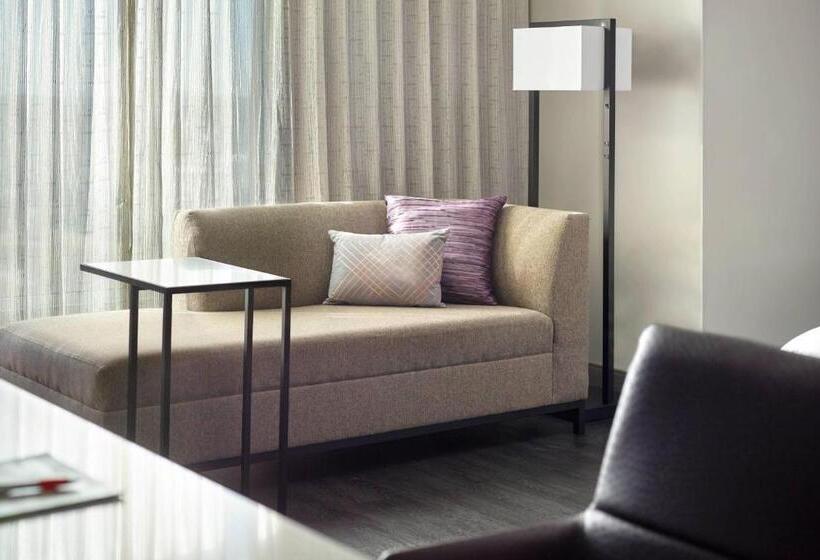 חדר סטנדרט עם מיטת קינג, Raleigh Marriott City Center