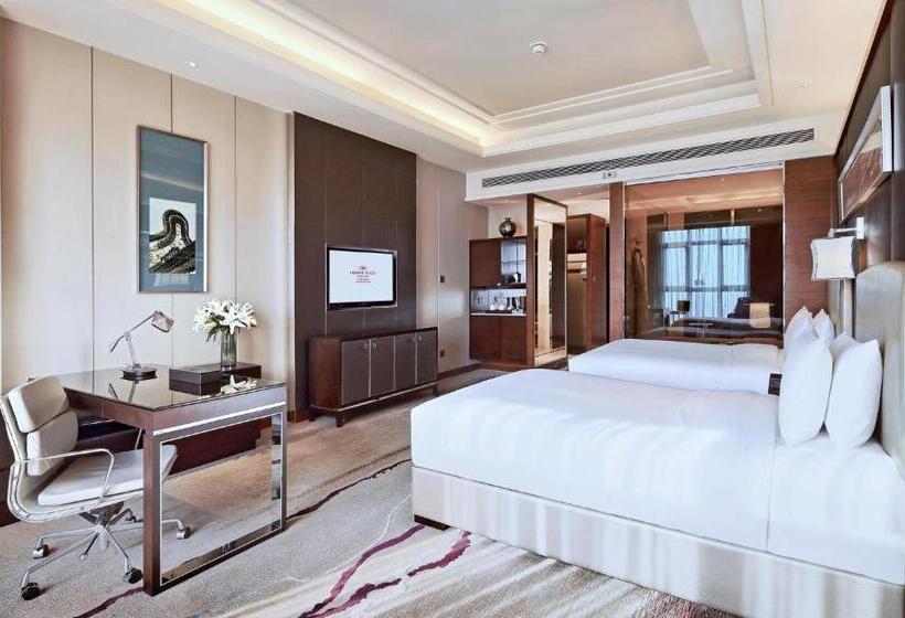 带2个双人床的标准工作室, Crowne Plaza Tianjin Jinnan, An Ihg