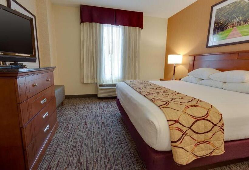 带大床的套房, Drury Inn & Suites Baton Rouge