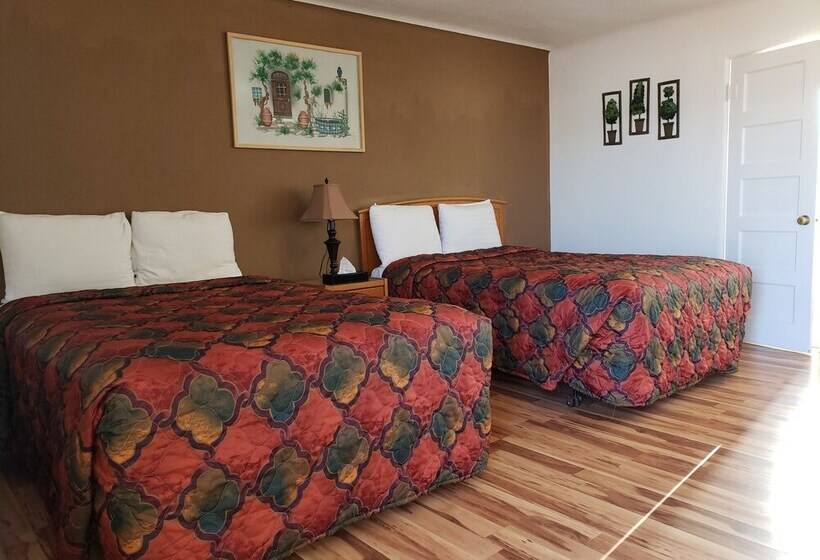 Номер Стандарт 2 Двуспальные Кровати, Deluxe Inn