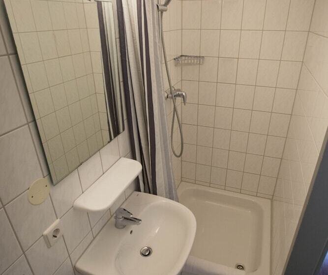 اتاق استاندارد سه نفره, Acama Hotel & Hostel Kreuzberg