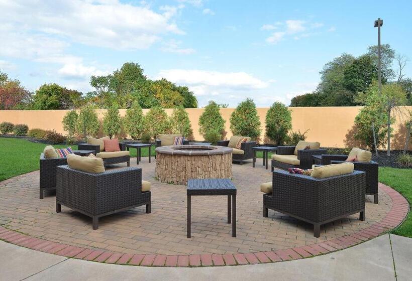 Люкс Кровать Кинг, Courtyard Mt. Holly Westampton