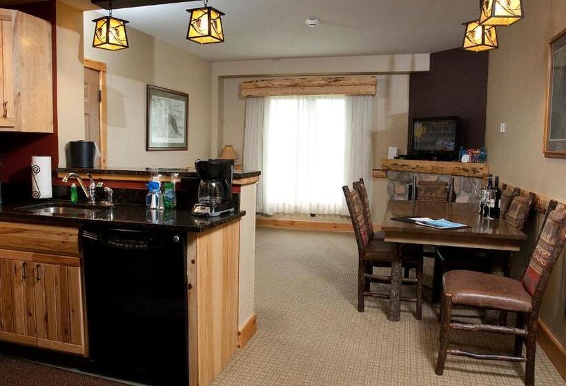 Люкс 2 Спальни, Hope Lake Lodge & Indoor Waterpark