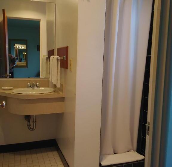 Номер Deluxe, Bay Bridge Motel