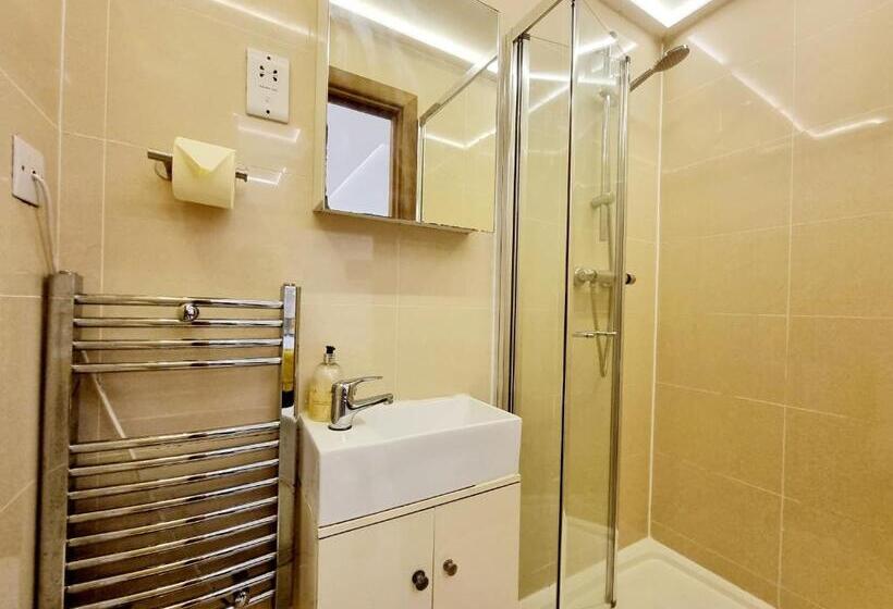 Четырехместный Номер Стандарт, London Stay Apartments