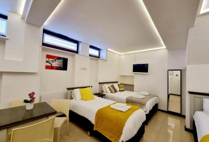 Четырехместный Номер Стандарт, London Stay Apartments