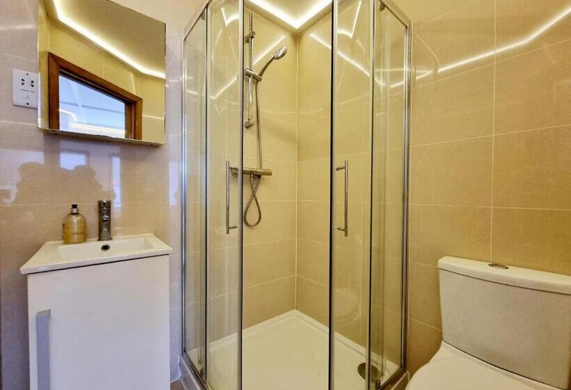 Номер Стандарт Трехместный, London Stay Apartments