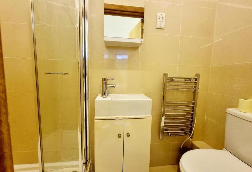 Номер Стандарт Трехместный, London Stay Apartments