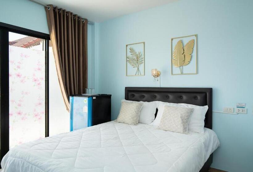 Quarto Triplo Estandar, Brown Home Sattahip @ 19