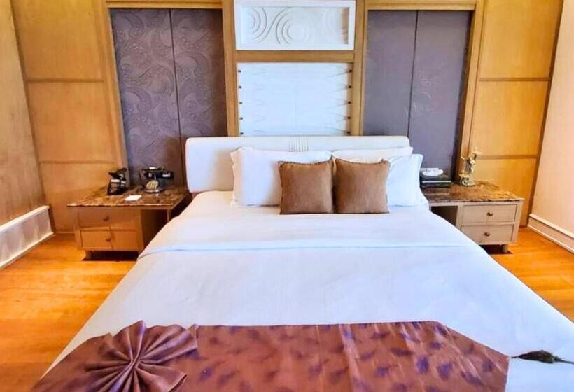 Президентский Люкс, Vartika Resovilla Kuiburi Beach Resort And Villas