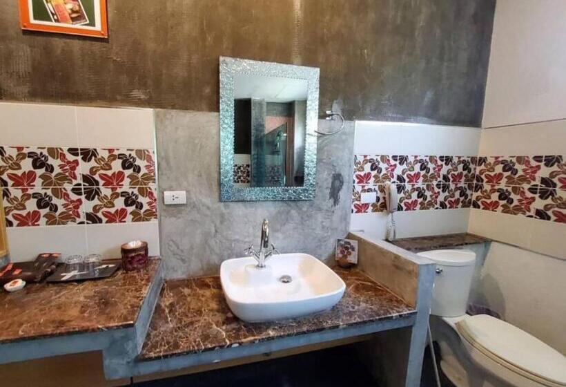 Президентский Люкс, Vartika Resovilla Kuiburi Beach Resort And Villas