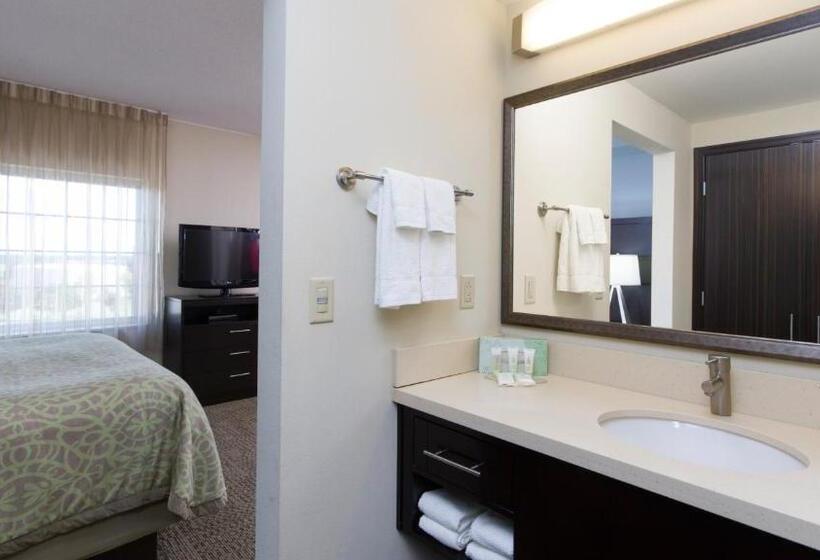 带大床的标准工作室, Staybridge Suites Buffalo Amherst, An Ihg