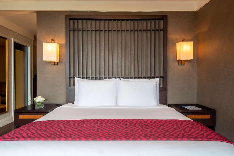 Полулюкс Вид на Бассейн, Kempinski Hotel Gold Coast City