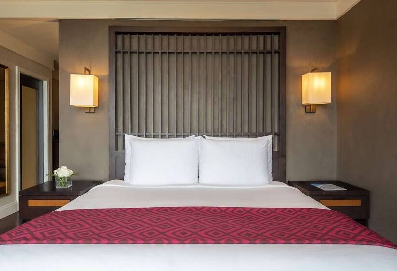 Полулюкс Вид на Бассейн, Kempinski Hotel Gold Coast City
