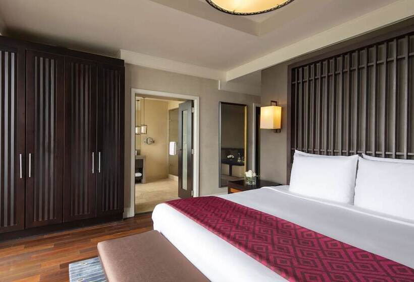Полулюкс Вид на Бассейн, Kempinski Hotel Gold Coast City