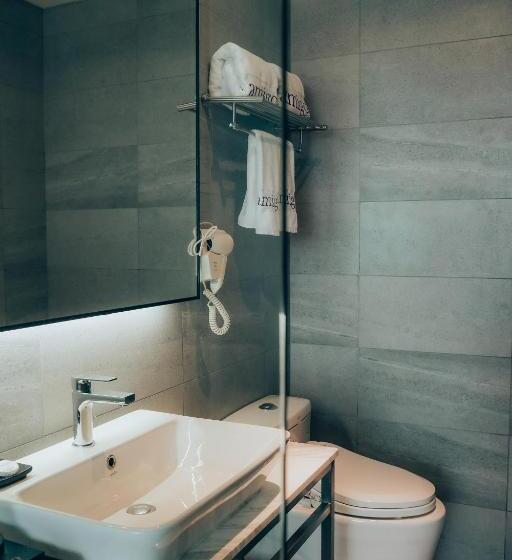اتاق لوکس با تخت بزرگ, Amigo Hotel Bintulu