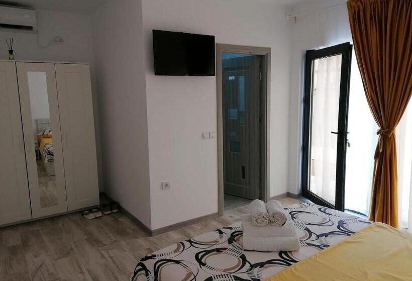 اتاق لوکس, Casutele Amaliei
