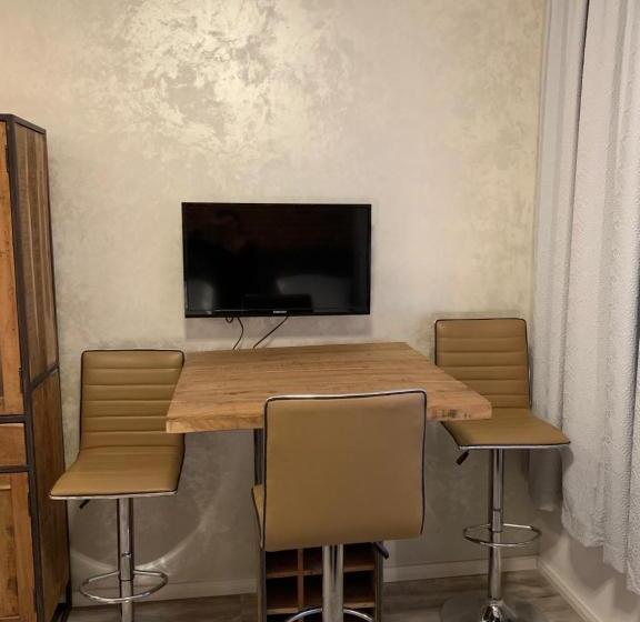 חדר סטנדרט, Haus 8