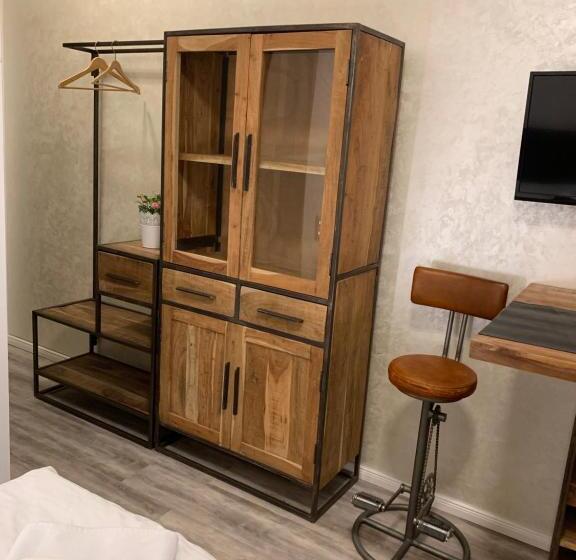 חדר סטנדרט, Haus 8
