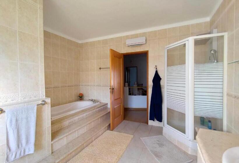 ویلای یک اتاق خوابه با استخر شنا, Villa Shardana B&b