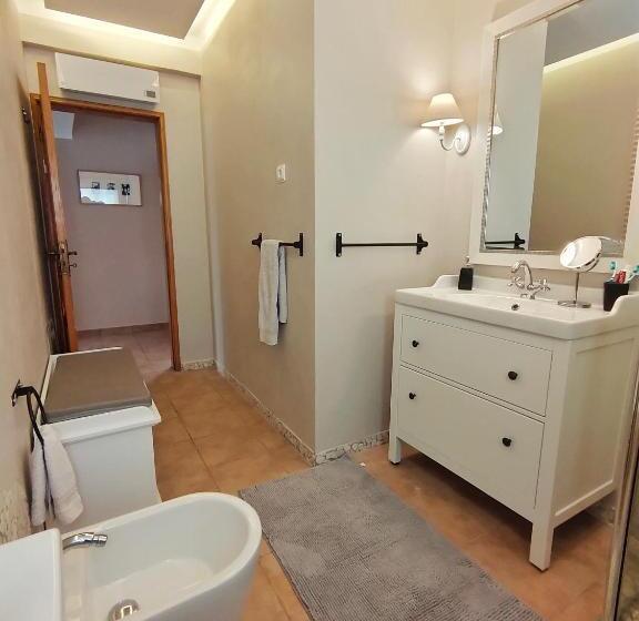 ویلای یک اتاق خوابه با استخر شنا, Villa Shardana B&b