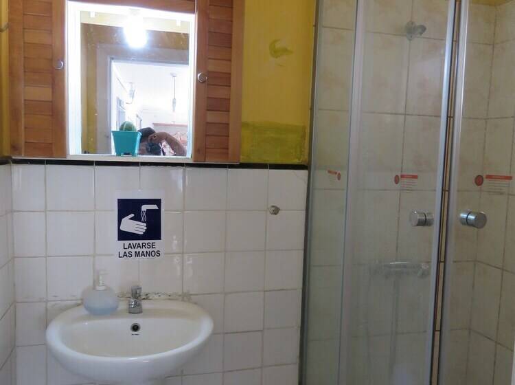 اتاق استاندارد با سرویس بهداشتی مشترک, Hostal Mirenart