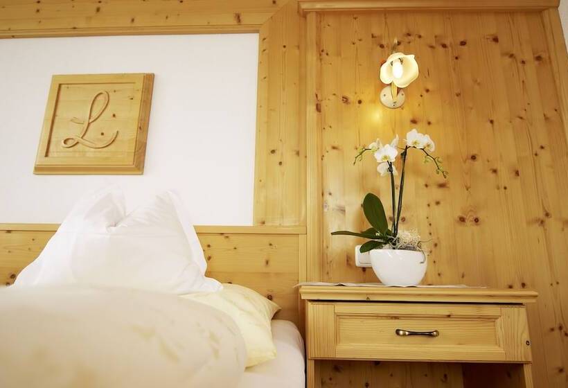 اتاق سوپریور با چشم‌انداز کوهستان, Alpenhotel Laurin