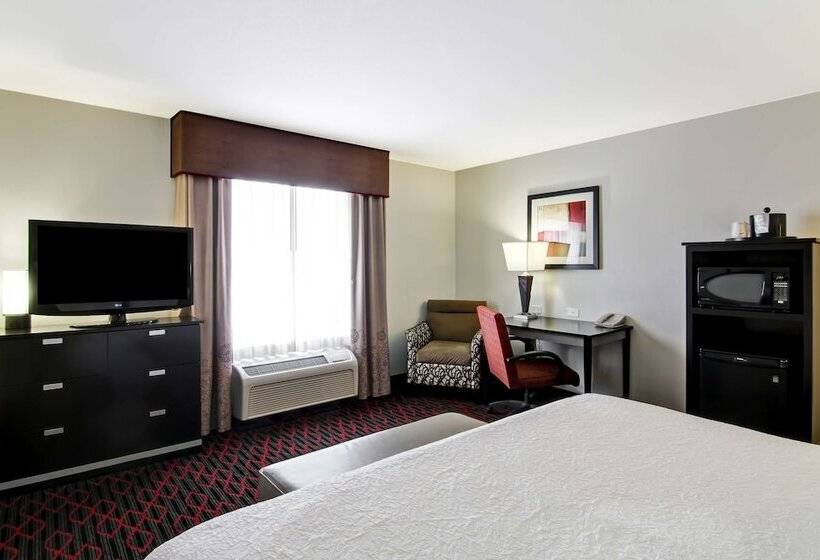 Номер Стандарт, Hampton Inn & Suites By Hilton Red Deer