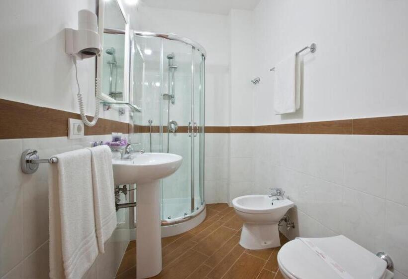 Quarto Estandar, Royal Hills