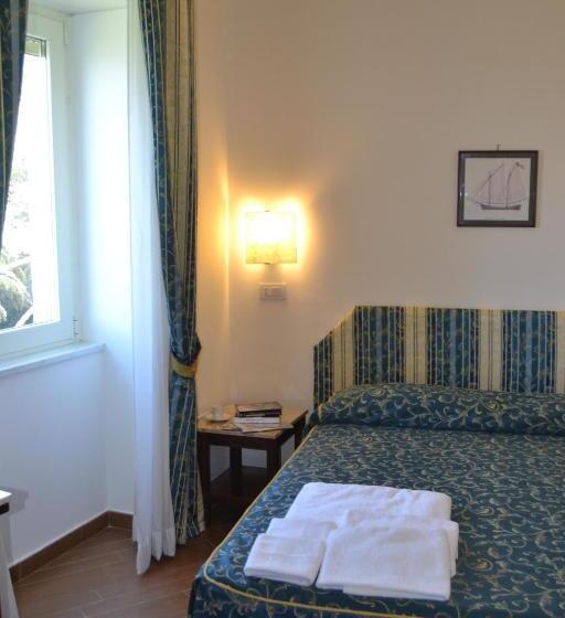 Quarto Estandar, Royal Hills