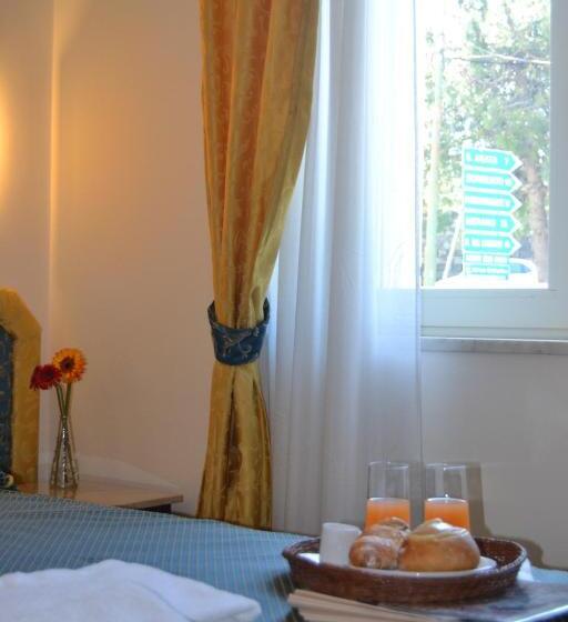 Quarto Estandar, Royal Hills