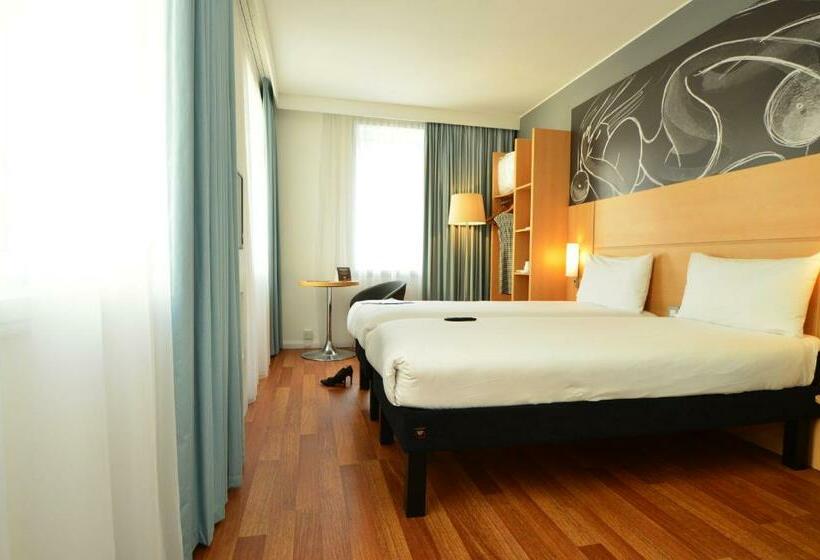 Номер Стандарт, Ibis Edinburgh Centre South Bridge – Royal Mile