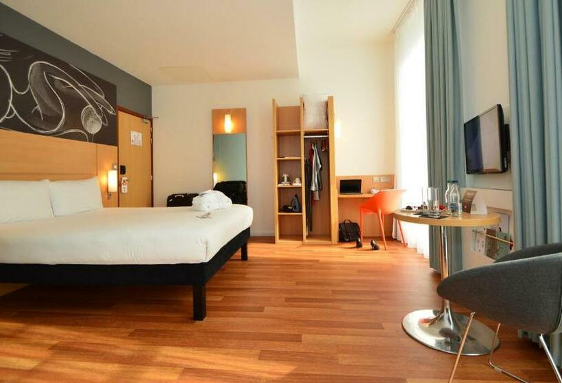Номер Премиум, Ibis Edinburgh Centre South Bridge – Royal Mile