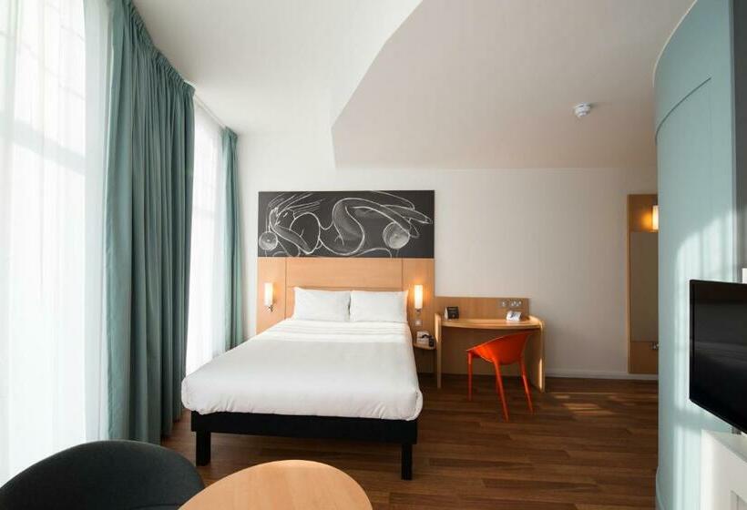 Номер Премиум, Ibis Edinburgh Centre South Bridge – Royal Mile