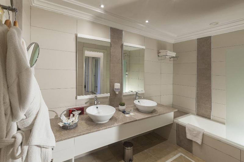 Номер Superior, Ibis New Delhi Aerocity   An Accor Brand