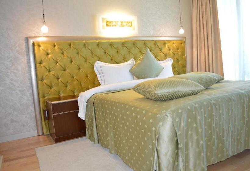 سوییت جونیور, Carmen International Hotel Venus   Fost Becali