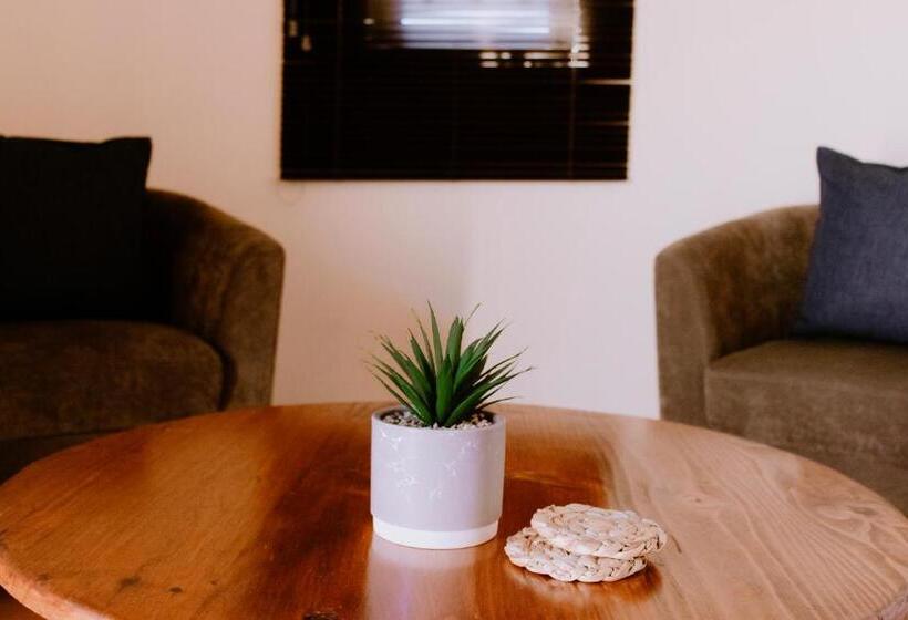 اتاق لوکس, Desert Dreams B&b
