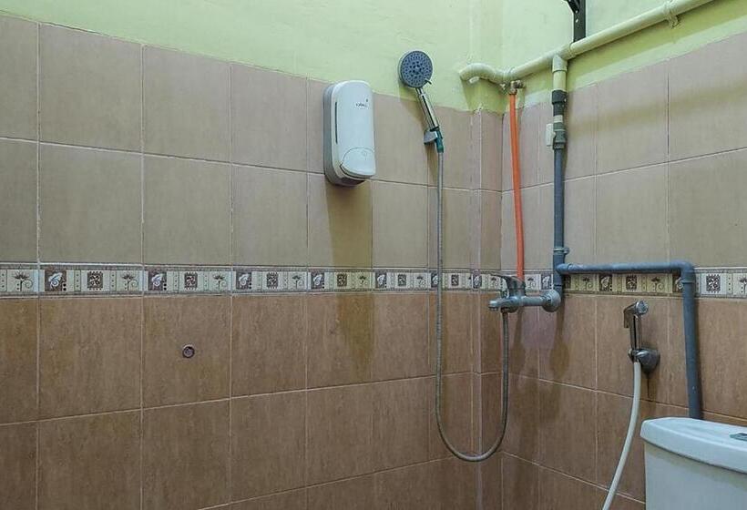 Номер Стандарт, Icha Homestay Near Terminal Purabaya Madiun
