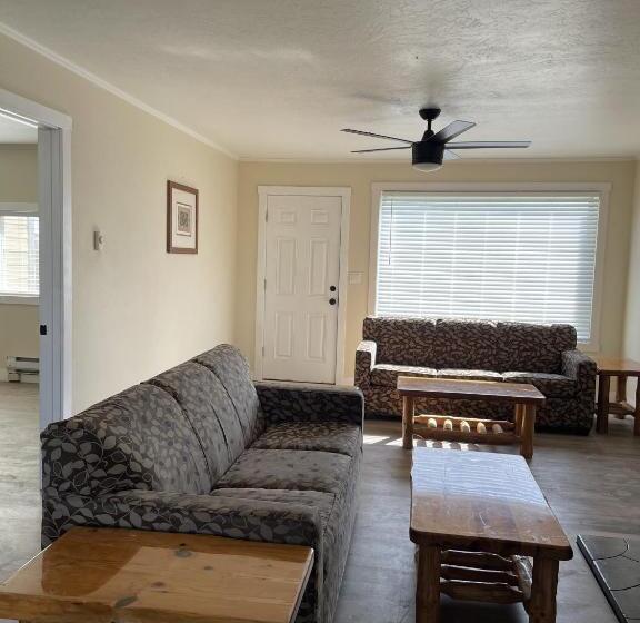 Дом 3 Спальни, Sacajawea Inn