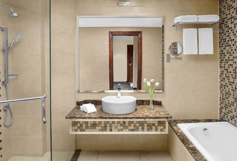Номер Стандарт с Балконом, Crowne Plaza Riyadh Al Waha, An Ihg