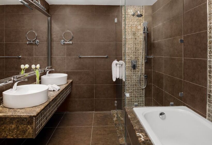 Люкс, Crowne Plaza Riyadh Al Waha, An Ihg