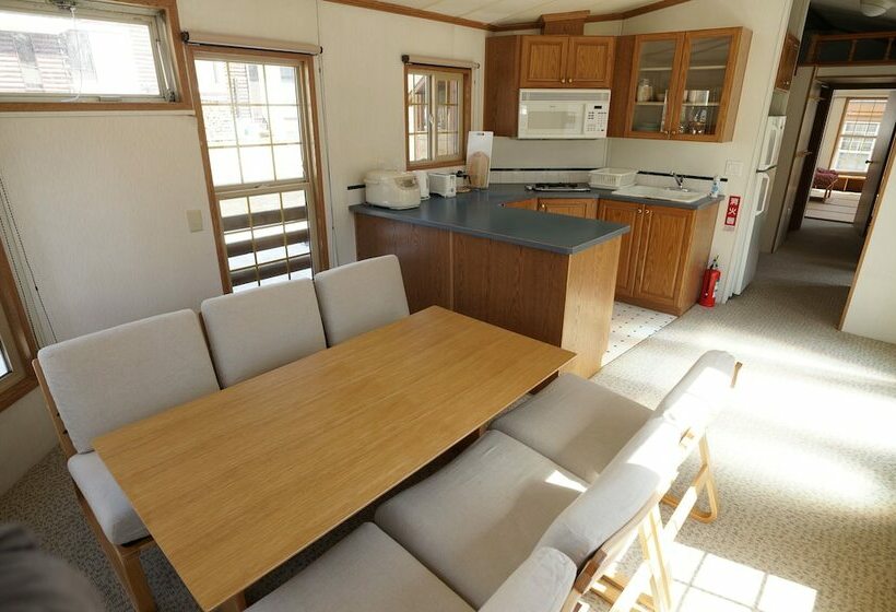 오두막, Hakuba Canadian Lodge