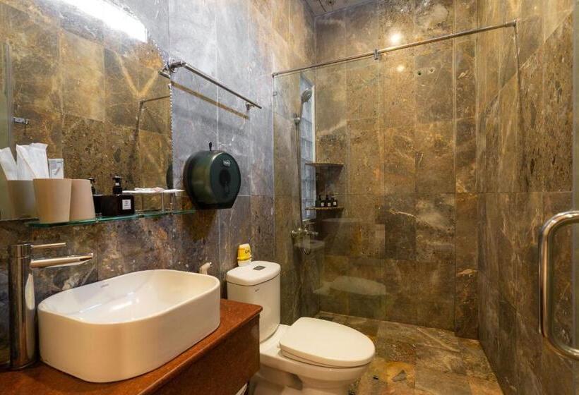 اتاق لوکس با بالکن, Hoa My Ii