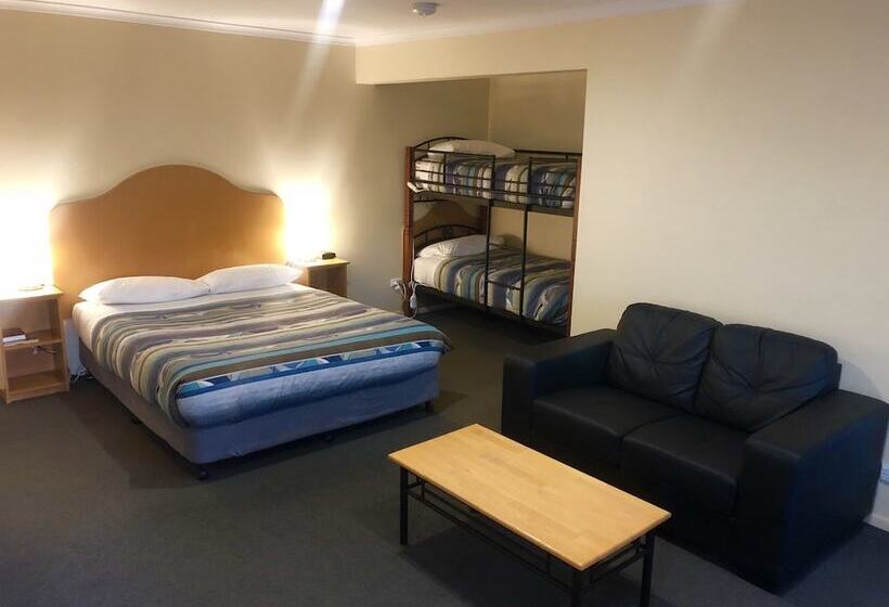 패밀리 룸, Sheffield Motor Inn