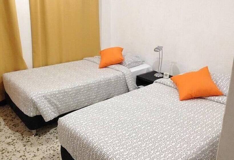 Номер Стандарт Трехместный, B & B Grand Royal Inn