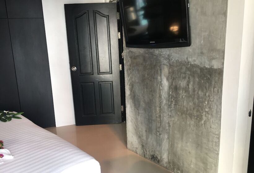 스탠다드 스튜디오 더블 침대, The Front Hotel And Apartments