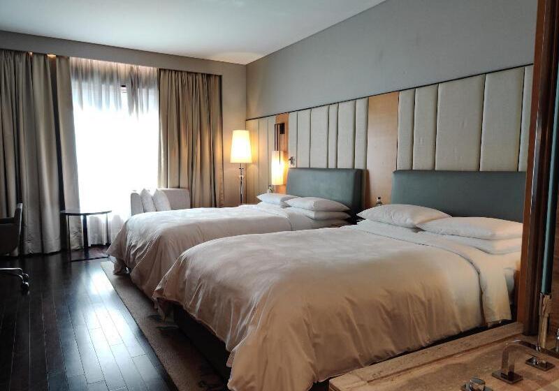 Номер Executive, Jw Marriott Hotel New Delhi Aerocity