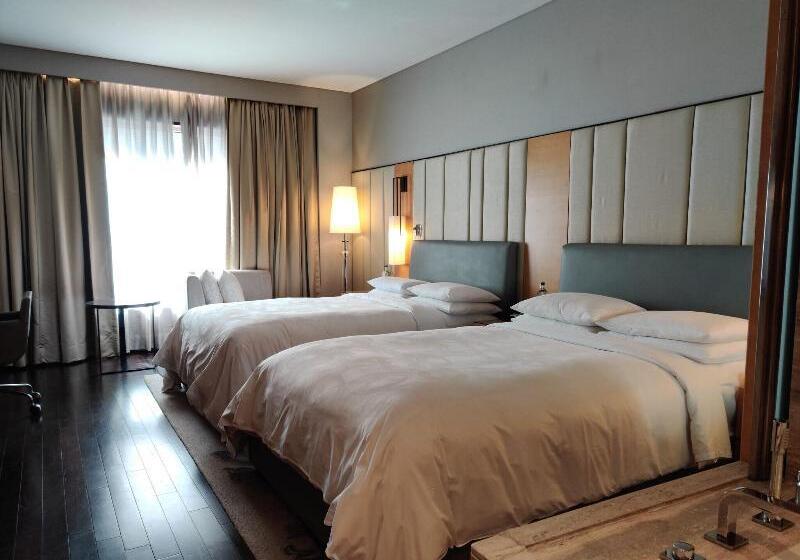 Номер Executive, Jw Marriott Hotel New Delhi Aerocity